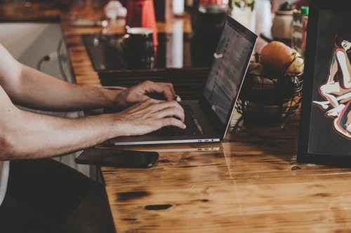 �m�[�g�p�\�R���Ń��C�e�B���O����j��